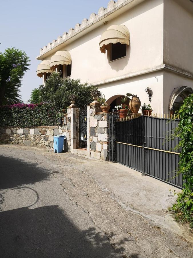 Villa Alkantara Taormina Buitenkant foto